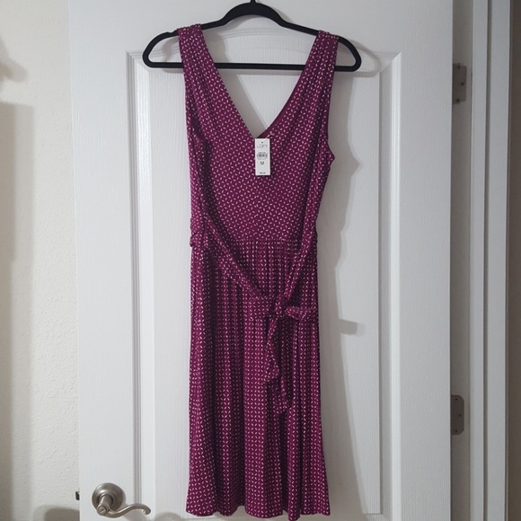 LOFT Dresses & Skirts - LOFT Tie-waist Printed V-neck Dress